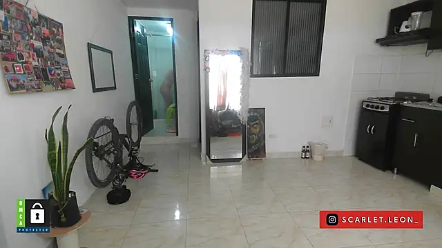 Scarletleon77 online show from September 16, 2025, 3:35 pm