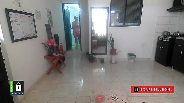 Scarletleon77 online show from April 21, 2026, 3:39 pm