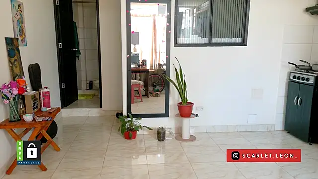 Scarletleon77 online show from April 22, 2026, 4:08 pm