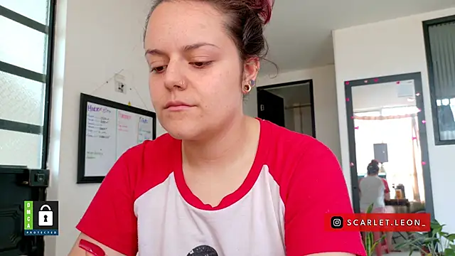 Scarletleon77 online show from April 28, 2026, 2:22 pm