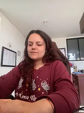Scarletleon77 online show from June 5, 2026, 1:17 pm