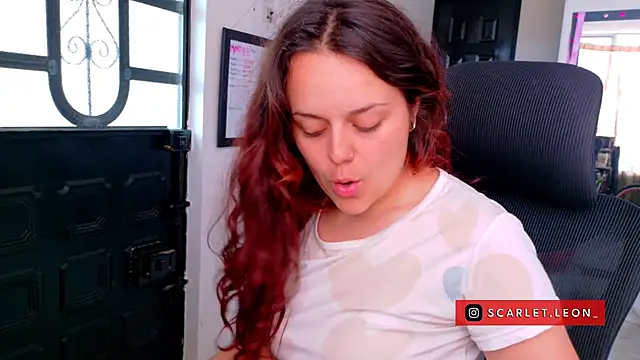 Scarletleon77 online show from July 6, 2026, 6:10 pm