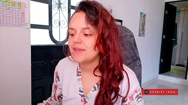 Scarletleon77 online show from July 9, 2026, 2:43 pm