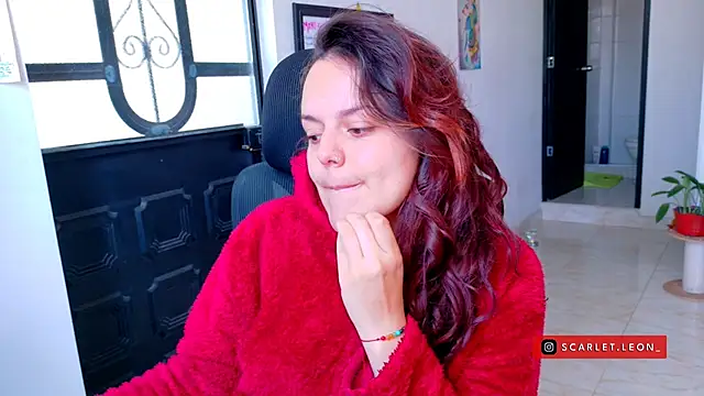Scarletleon77 online show from July 16, 2026, 2:34 pm