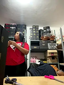 PUSHYLATE online show from September 18, 2025, 1:24 pm