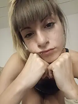 Snapshot of Cristina02 chatting on July 14, 2026, 10:37 pm Cristina02 online show from July 14, 2026, 10:37 pm