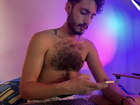 axel giracr online show from December 17, 2024, 7:48 pm