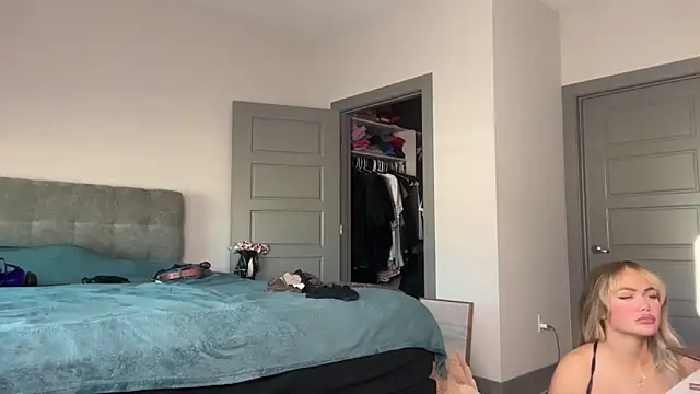 ElenaErickson online show from January 20, 2025, 10:59 pm