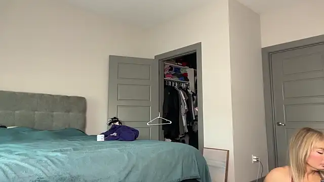 ElenaErickson online show from February 3, 2025, 11:47 pm