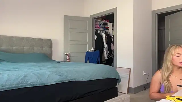 ElenaErickson online show from February 25, 2025, 12:03 am