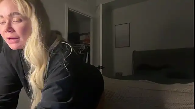 ElenaErickson online show from November 12, 2025, 4:35 am