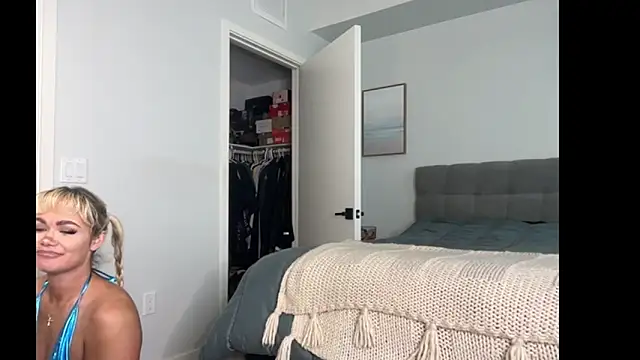 ElenaErickson online show from March 9, 2026, 7:51 pm