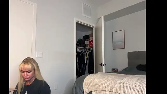 ElenaErickson online show from April 5, 2026, 1:58 am