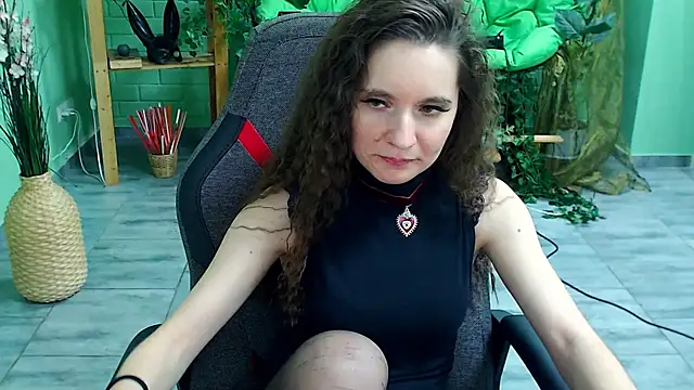 Miss Barbara  online show from March 18, 2025, 9:53 pm