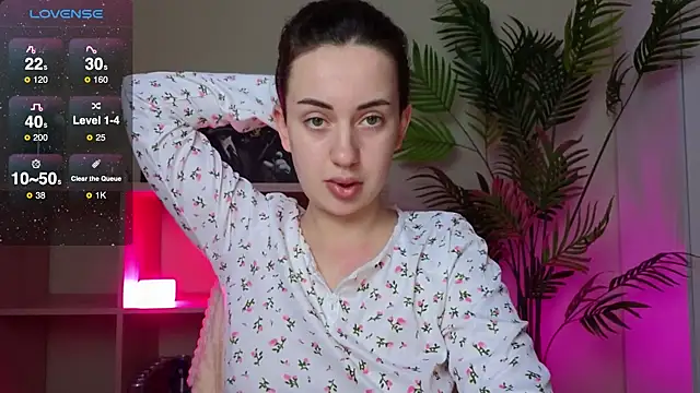 Snapshot of SweetieKendl chatting on May 27, 2026, 11:24 pm SweetieKendl online show from May 27, 2026, 11:24 pm