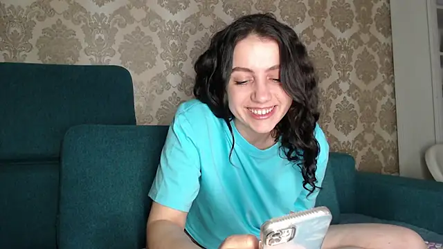 Snapshot of Louise_Lavender chatting on February 28, 2025, 12:42 pm Louise Lavender online show from February 28, 2025, 12:42 pm