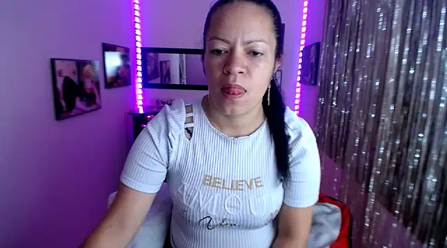 Cristal w online show from March 7, 2025, 1:18 pm