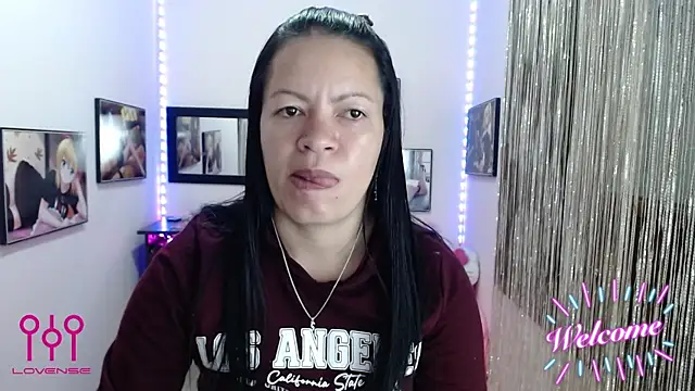 Cristal w online show from October 9, 2025, 1:20 pm