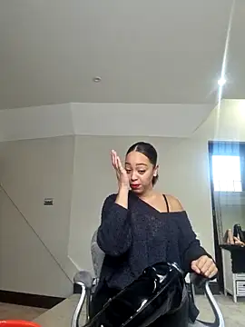 Snapshot of QueenTricks1 chatting on December 19, 2025, 8:54 am QueenTricks1 online show from December 19, 2025, 8:54 am