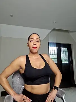 Snapshot of QueenTricks1 chatting on February 20, 2026, 12:16 pm QueenTricks1 online show from February 20, 2026, 12:16 pm