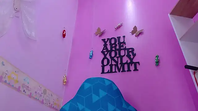 Lila Pinky online show from March 19, 2025, 5:28 pm