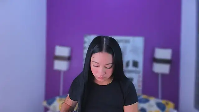 Lila Pinky online show from November 11, 2025, 12:49 pm