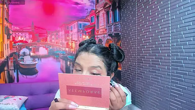 Snapshot of Small_naughty_ chatting on February 7, 2026, 1:37 pm Small naughty online show from February 7, 2026, 1:37 pm