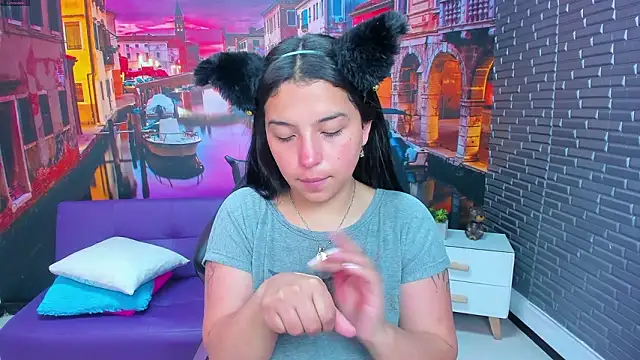 Snapshot of Small_naughty_ chatting on March 5, 2026, 1:40 pm Small naughty online show from March 5, 2026, 1:40 pm