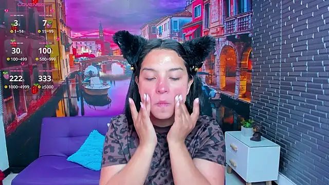 Snapshot of Small_naughty_ chatting on March 6, 2026, 1:40 pm Small naughty online show from March 6, 2026, 1:40 pm