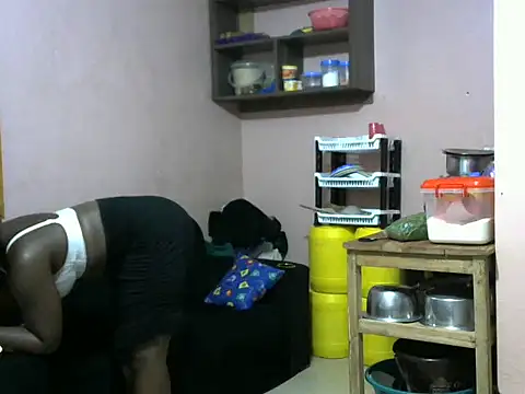 slender-qwene online show from October 28, 2025, 5:04 pm