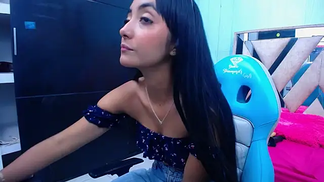 emma candy20 online show from November 29, 2025, 5:05 pm