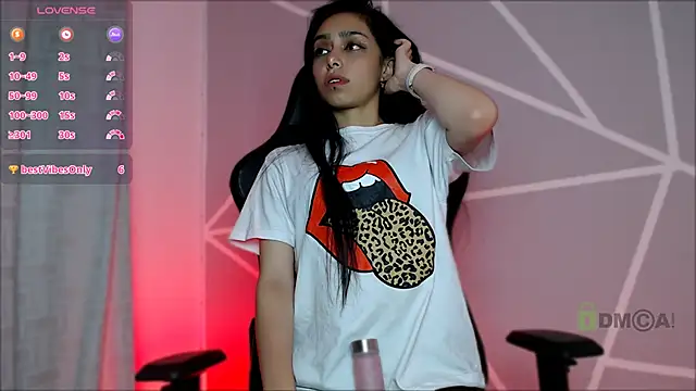 lilylouisee online show from December 3, 2024, 9:45 pm