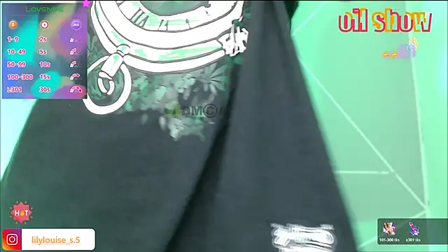 lilylouisee online show from November 11, 2025, 2:06 pm