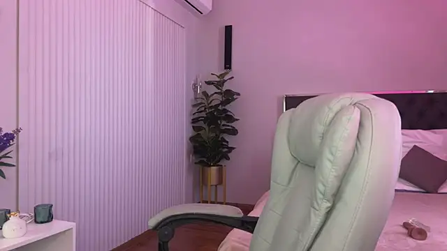 XtraHotX online show from February 6, 2025, 7:13 am