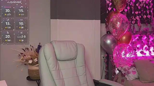 XtraHotX online show from February 21, 2025, 1:11 am