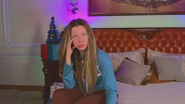 Real Tini online show from December 18, 2025, 6:08 am