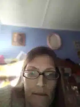 Snapshot of beelzebubblesxo chatting on May 9, 2026, 4:01 pm beelzebubblesxo online show from May 9, 2026, 4:01 pm