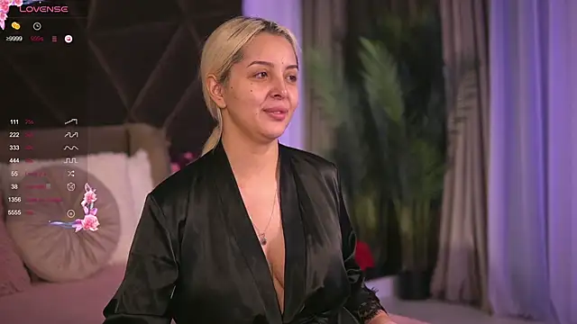 VictoriaMorrone online show from March 20, 2025, 4:51 am