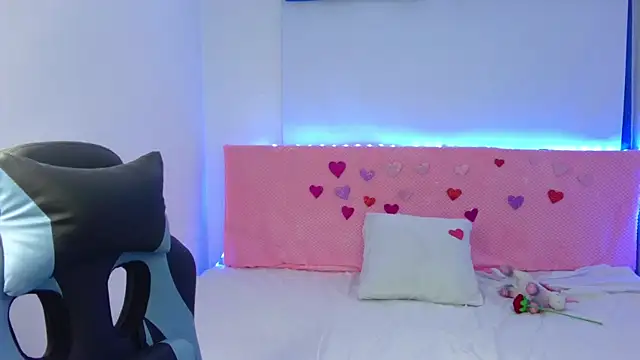 Lia 14  online show from February 20, 2025, 4:14 pm