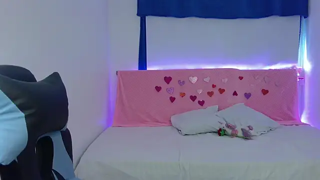 Lia 14  online show from February 22, 2025, 5:24 pm