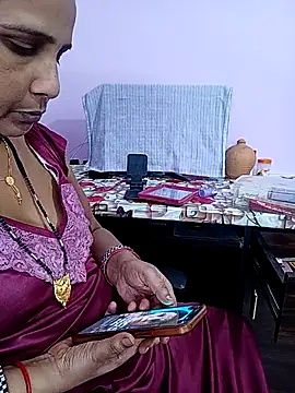 Snapshot of reemacouple007 chatting on May 17, 2026, 7:28 am reemacouple007 online show from May 17, 2026, 7:28 am