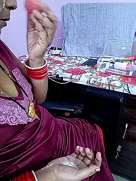 Snapshot of reemacouple007 chatting on June 7, 2026, 7:45 am reemacouple007 online show from June 7, 2026, 7:45 am