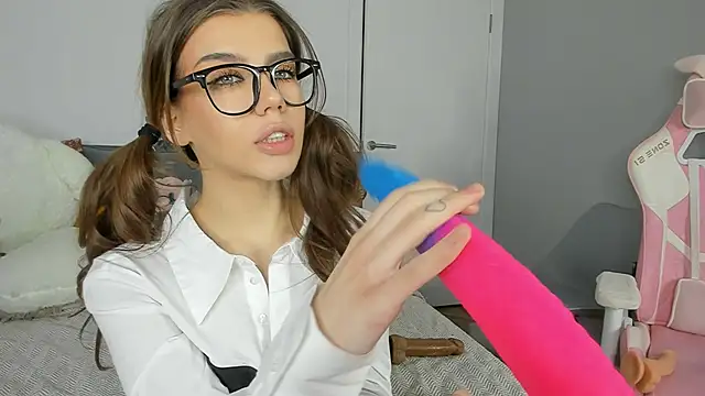 dolly ll online show from January 8, 2025, 7:24 pm