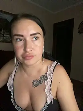Snapshot of Roxana_Bell chatting on June 11, 2026, 9:02 pm Roxana Bell online show from June 11, 2026, 9:02 pm