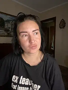 Snapshot of Roxana_Bell chatting on June 12, 2026, 10:03 am Roxana Bell online show from June 12, 2026, 10:03 am