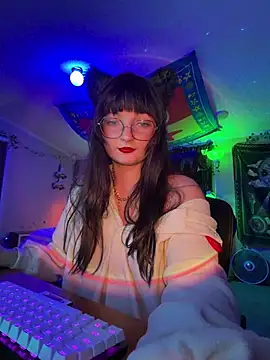 urpuppymoon online show from February 5, 2026, 1:43 am