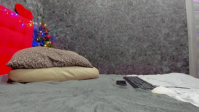 LayaFlow online show from December 16, 2024, 1:43 pm