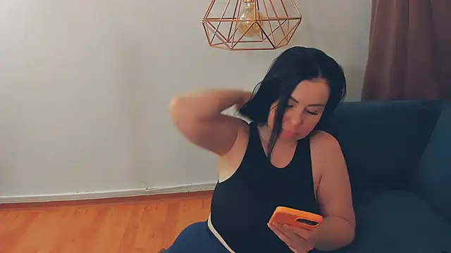 LayaFlow online show from April 6, 2026, 11:44 am