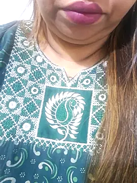 Ravina patil1 online show from November 17, 2025, 2:45 pm