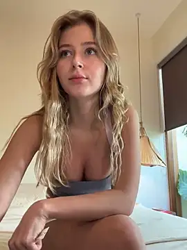 LunaRase online show from January 18, 2025, 6:03 am